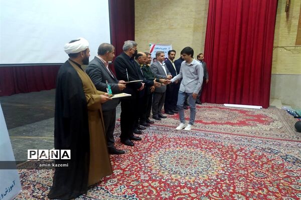 مراسم تجلیل از برگزیدگان هشتمین جشنواره ستارگان علمی در داراب استان فارس