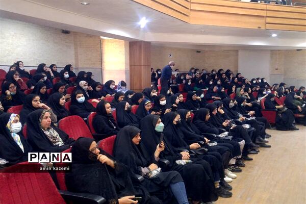 مراسم تجلیل از برگزیدگان هشتمین جشنواره ستارگان علمی در داراب استان فارس