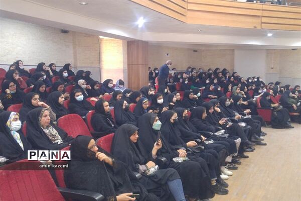 مراسم تجلیل از برگزیدگان هشتمین جشنواره ستارگان علمی در داراب استان فارس