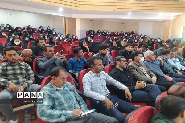مراسم تجلیل از برگزیدگان هشتمین جشنواره ستارگان علمی در داراب استان فارس