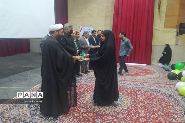 مراسم تجلیل از برگزیدگان هشتمین جشنواره ستارگان علمی در داراب استان فارس