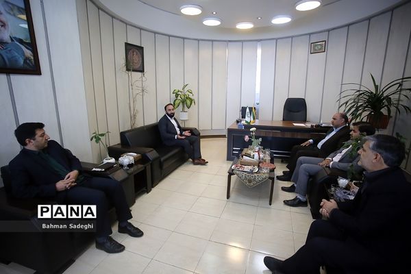 جلسه سازمان دانش‌آموزی و کمیته امداد امام خمینی با موضوع «شور عاطفه‌ها»