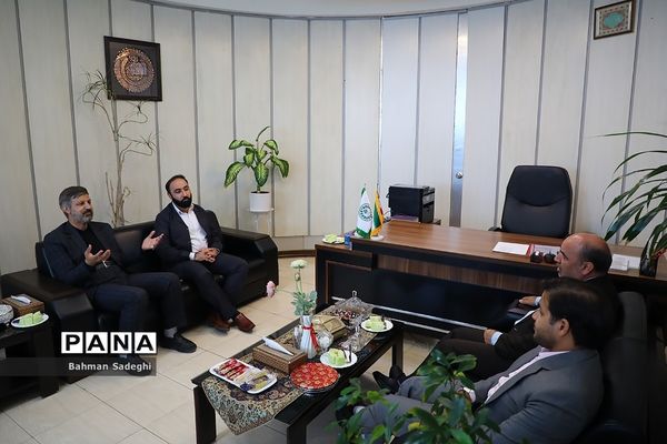 جلسه سازمان دانش‌آموزی و کمیته امداد امام خمینی با موضوع «شور عاطفه‌ها»