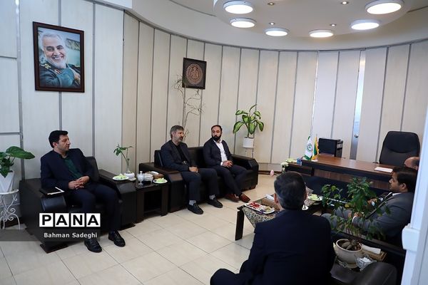 جلسه سازمان دانش‌آموزی و کمیته امداد امام خمینی با موضوع «شور عاطفه‌ها»