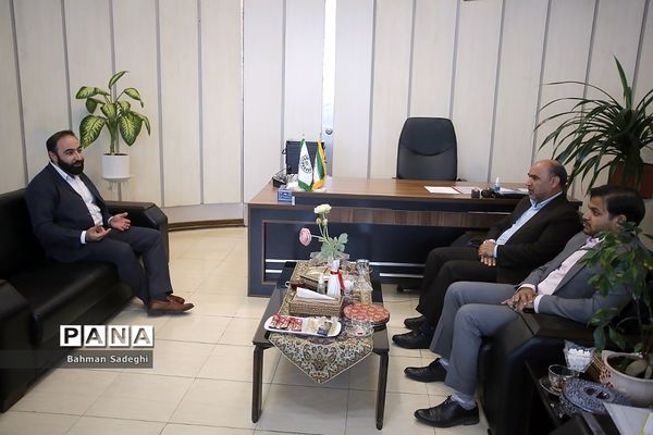 جلسه سازمان دانش‌آموزی و کمیته امداد امام خمینی با موضوع «شور عاطفه‌ها»