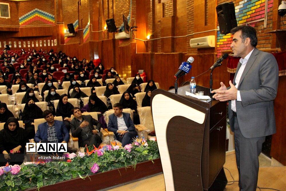 نشست هم‌اندیشی مدیران مدارس آموزش و پرورش ناحیه ۳ کرمانشاه