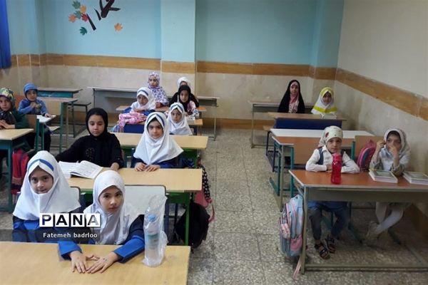 اجرای برنامه‌های اوقات فراغت پایگاه‌های تابستانی در ناحیه دو بهارستان