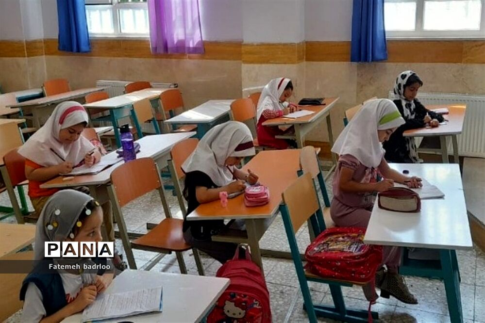 اجرای برنامه‌های اوقات فراغت پایگاه‌های تابستانی در ناحیه دو بهارستان
