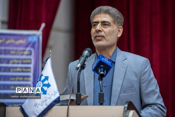 آیین تجلیل از افتخارآفرینان کنکور ۱۴۰۱ دانش‌آموزان مدارس استعدادهای درخشان(سمپاد) استان کرمانشاه