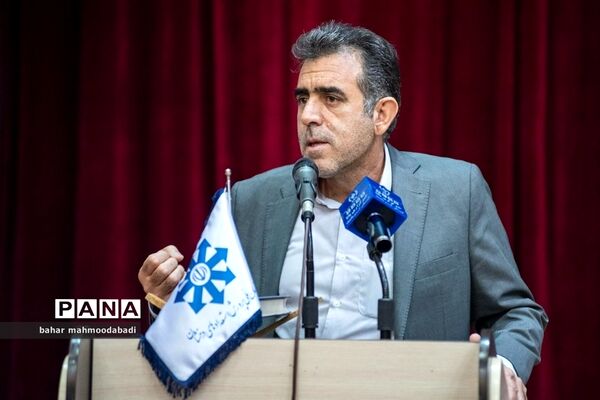 آیین تجلیل از افتخارآفرینان کنکور ۱۴۰۱ دانش‌آموزان مدارس استعدادهای درخشان(سمپاد) استان کرمانشاه