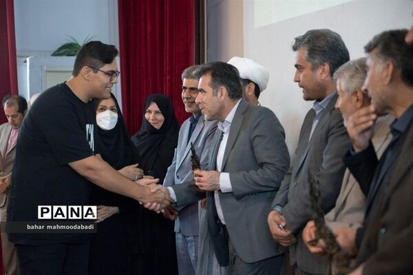 آیین تجلیل از افتخارآفرینان کنکور ۱۴۰۱ دانش‌آموزان مدارس استعدادهای درخشان(سمپاد) استان کرمانشاه