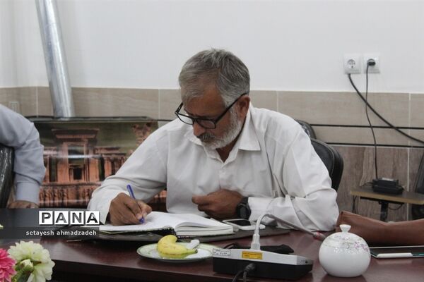 نشست خبرنگاران و اصحاب رسانه با مدیر آموزش و پرورش گلوگاه