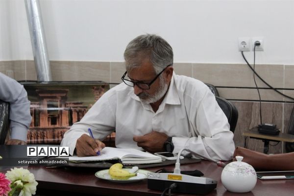 نشست خبرنگاران و اصحاب رسانه با مدیر آموزش و پرورش گلوگاه