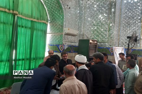 برپایی میز خدمت اداره آموزش و پرورش، کاشمر