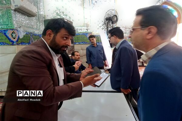 برپایی میز خدمت اداره آموزش و پرورش، کاشمر