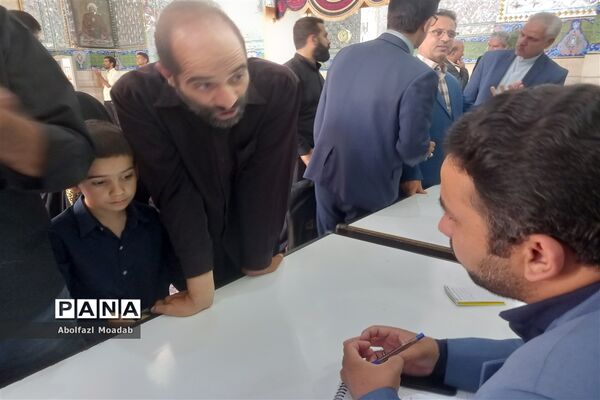 برپایی میز خدمت اداره آموزش و پرورش، کاشمر