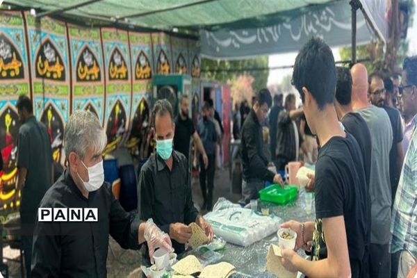 میزبانی مردم اندیمشک از زوار اربعین حسینی