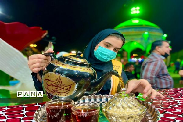 میزبانی مردم اندیمشک از زوار اربعین حسینی