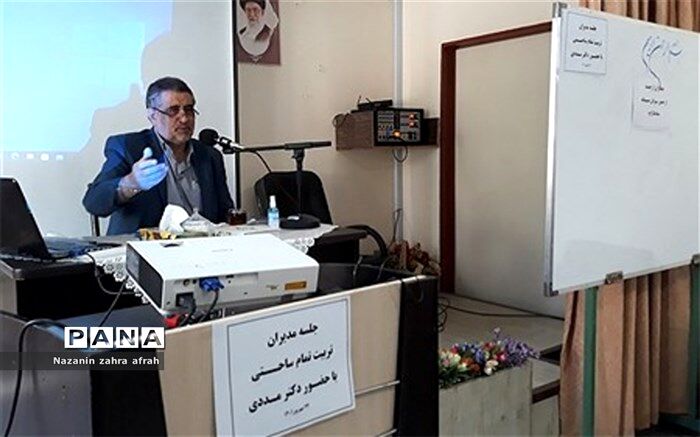 پاسخ به چرایی آموزش هر درس به دانش‌آموز، هدف تعلیم و تربیت تمام‌ساحتی است
