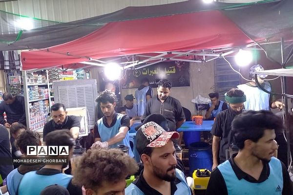 پذیرایی کریمانه مردم عراق از زائران اربعین