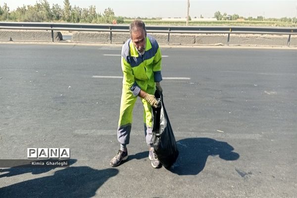 راهپیمایی جاماندگان اربعین حسینی از مسجد جامع شهرستان قرچک به سمت حرم حضرت عبدالعظیم حسنی