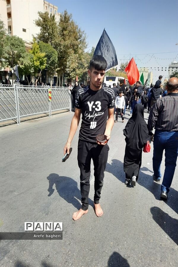 پیاده‌روی اربعین حسینی در جوار حرم مطهر رضوی