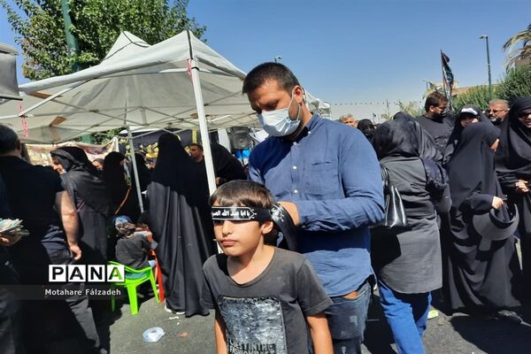 جاماندگان اربعین درحال حرکت به سمت حرم حضرت عبدالعظیم حسنی (ع)