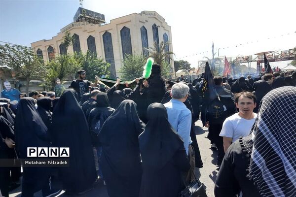 جاماندگان اربعین درحال حرکت به سمت حرم حضرت عبدالعظیم حسنی (ع)