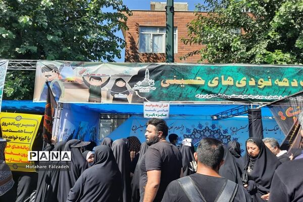 جاماندگان اربعین درحال حرکت به سمت حرم حضرت عبدالعظیم حسنی (ع)