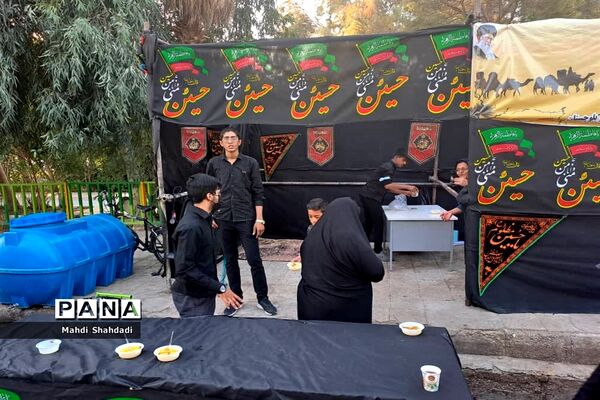 فعالیت موکب دانش‌آموزان و فرهنگیان زابل در مراسم اربعین حسینی(ع)