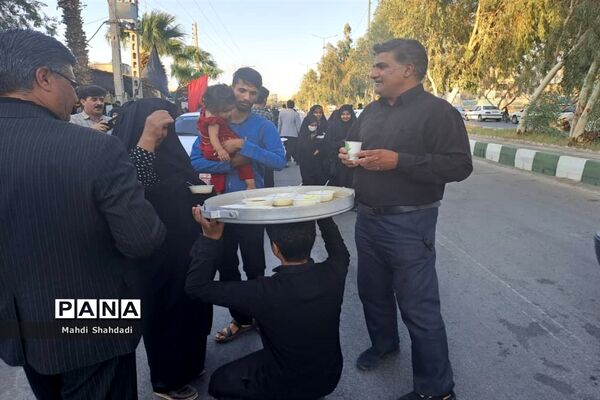 فعالیت موکب دانش‌آموزان و فرهنگیان زابل در مراسم اربعین حسینی(ع)