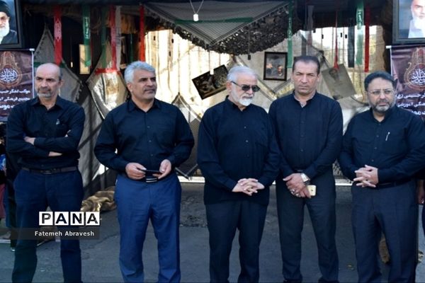 برپایی موکب شهدای فرهنگیان آموزش و پرورش منطقه ۱۴ در خیابان ۱۷ شهریور