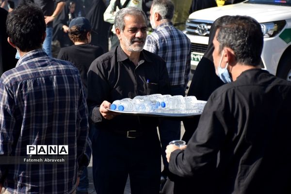 برپایی موکب شهدای فرهنگیان آموزش و پرورش منطقه ۱۴ در خیابان ۱۷ شهریور