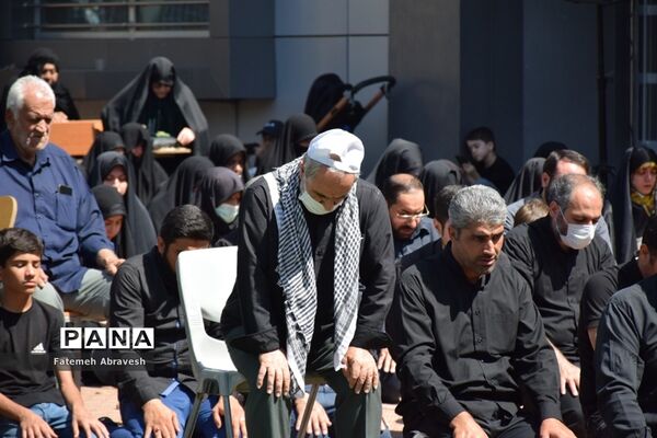 برپایی موکب شهدای فرهنگیان آموزش و پرورش منطقه ۱۴ در خیابان ۱۷ شهریور