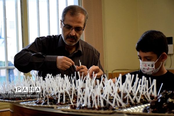 برپایی موکب شهدای فرهنگیان آموزش و پرورش منطقه ۱۴ در خیابان ۱۷ شهریور