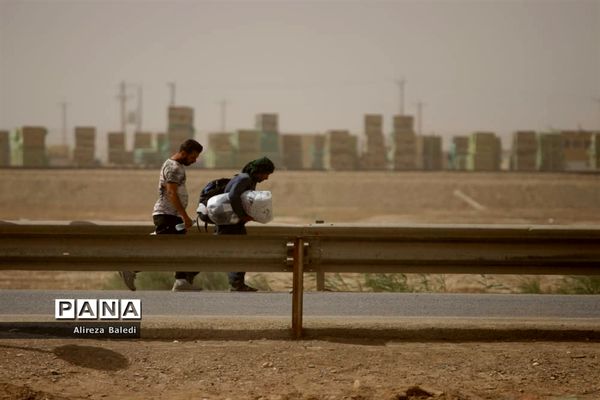 آئین پیاده‌روی جاماندگان قافله عشق از مرز شلمچه تا کربلا