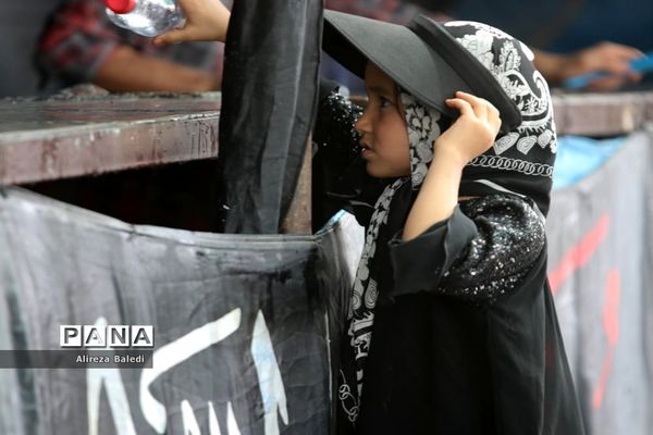 آئین پیاده‌روی جاماندگان قافله عشق از مرز شلمچه تا کربلا