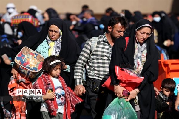 آئین پیاده‌روی جاماندگان قافله عشق از مرز شلمچه تا کربلا