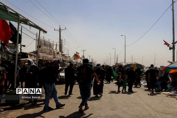 آئین پیاده‌روی جاماندگان قافله عشق از مرز شلمچه تا کربلا