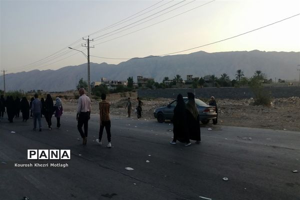 حضور پرشور مردم شهرستان کازرون در  پیاده‌روی جاماندگان اربعین حسینی