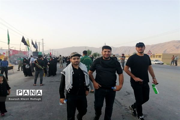 حضور پرشور مردم شهرستان کازرون در  پیاده‌روی جاماندگان اربعین حسینی
