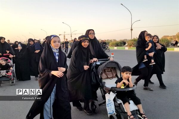 پیاده‌روی جاماندگان اربعین در قم-4