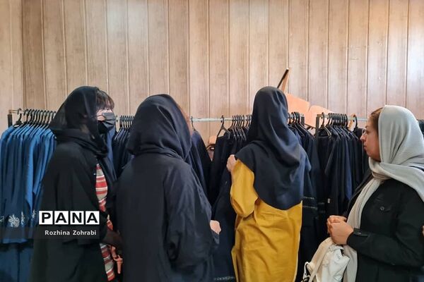 جنب و جوش دانش‌آموزان برای خرید لباس فرم مدرسه