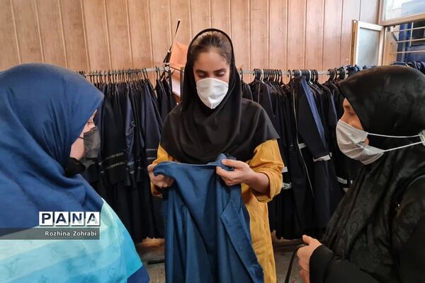 جنب و جوش دانش‌آموزان برای خرید لباس فرم مدرسه