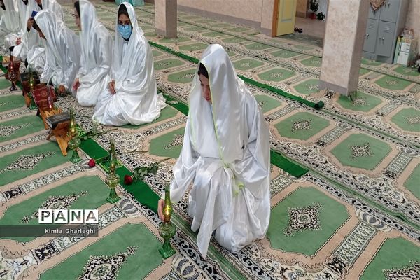 آیین غبارروبی و عطر افشانی نمازخانه دبیرستان فرزانگان قرچک