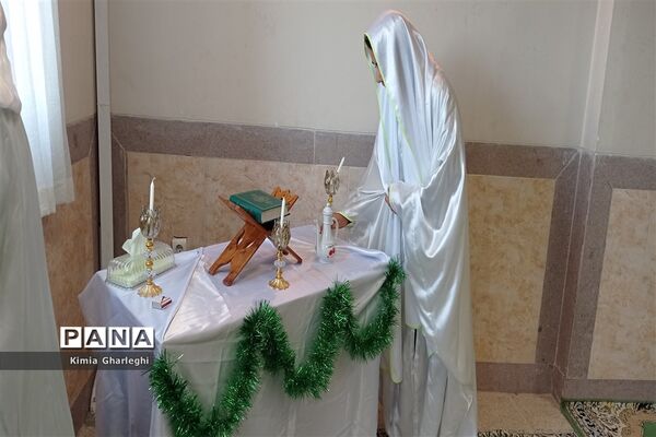 آیین غبارروبی و عطر افشانی نمازخانه دبیرستان فرزانگان قرچک