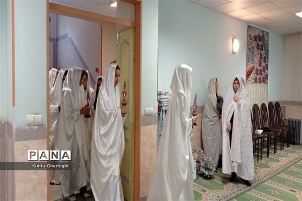 آیین غبارروبی و عطر افشانی نمازخانه دبیرستان فرزانگان قرچک