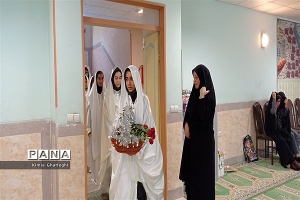 آیین غبارروبی و عطر افشانی نمازخانه دبیرستان فرزانگان قرچک