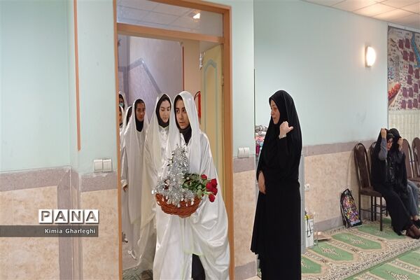 آیین غبارروبی و عطر افشانی نمازخانه دبیرستان فرزانگان قرچک