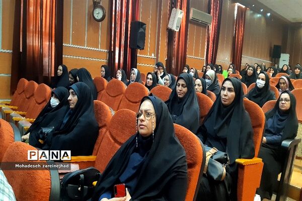 جلسه هم‌اندیشی مدیران مدارس شهرستان قرچک